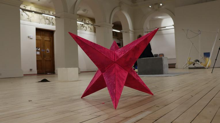 Jess Hume, Big Star, Little Star, 2020, installed in ECA Sculpture Court March 2020, glitter, neon spray paint and cardboard, 152 x 152 x 152cm